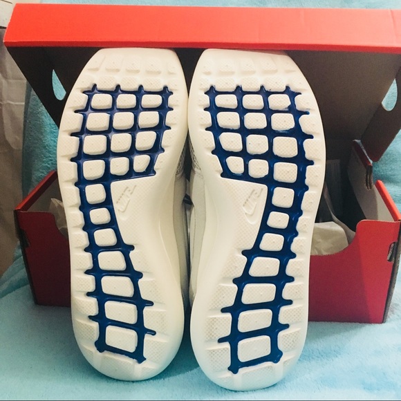 Nike Women's Roshe Two Running Shoe // new in box - Picture 7 of 8